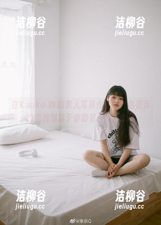 Kuuko W 在Kuuko W的双人写真作品中,你是否也能找到属于你的另一半?.txt